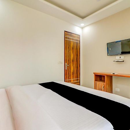 Oyo Flagship 80318 Hotel Sai Plaza Near Indira Gandhi International Airport Neu-Delhi Exterior foto