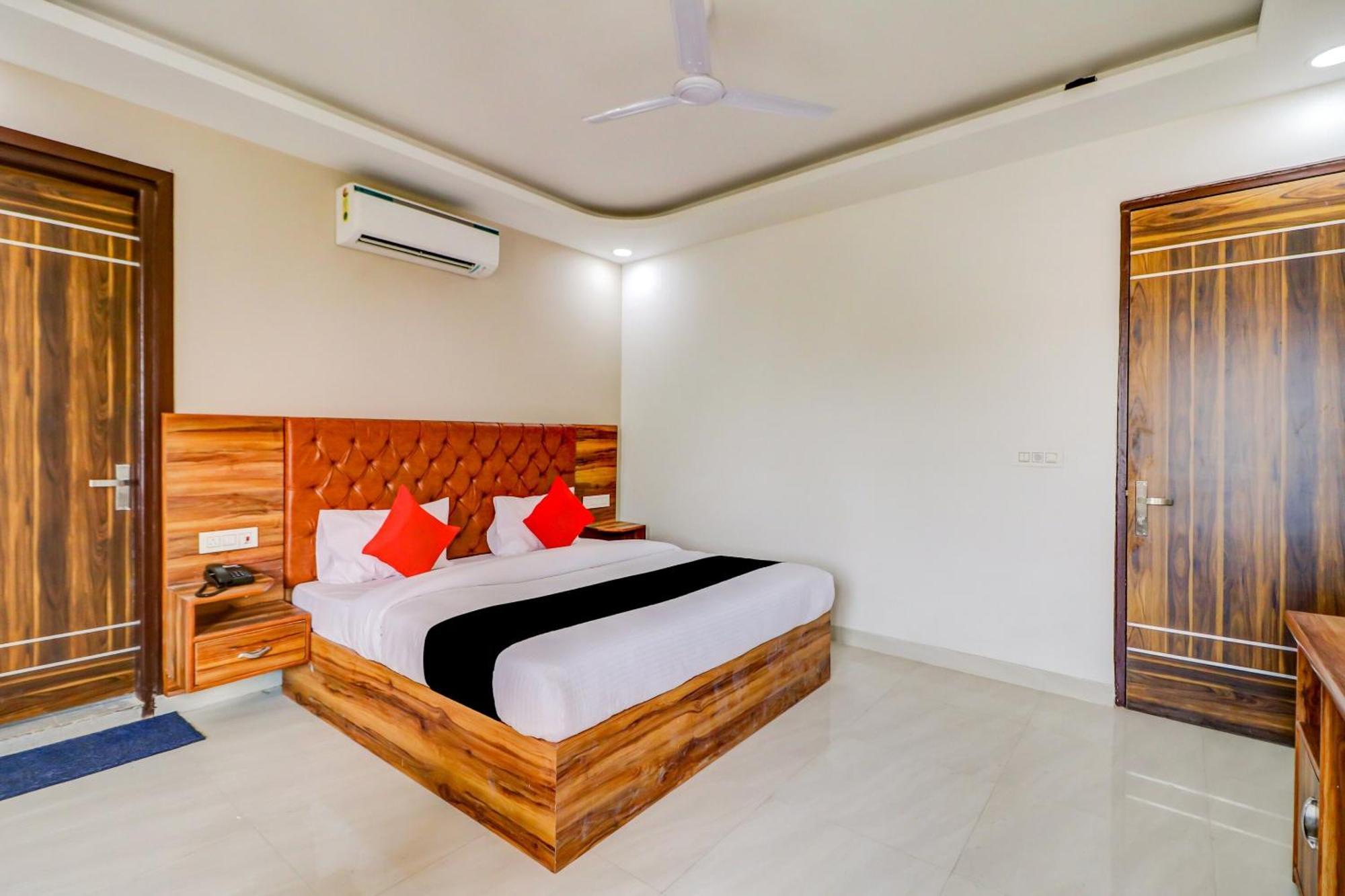 Oyo Flagship 80318 Hotel Sai Plaza Near Indira Gandhi International Airport Neu-Delhi Exterior foto