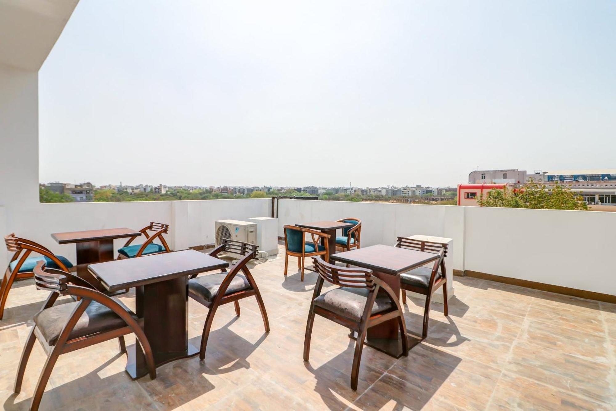 Oyo Flagship 80318 Hotel Sai Plaza Near Indira Gandhi International Airport Neu-Delhi Exterior foto