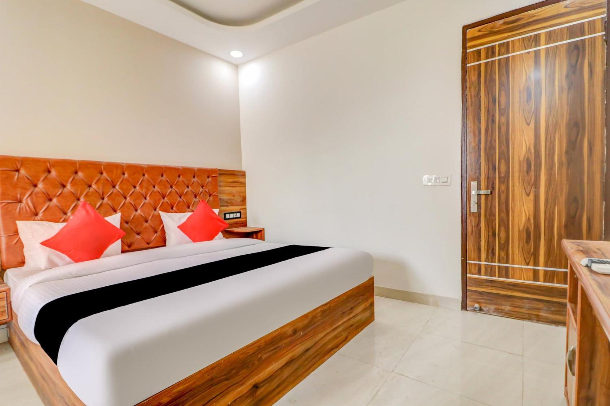 Oyo Flagship 80318 Hotel Sai Plaza Near Indira Gandhi International Airport Neu-Delhi Exterior foto